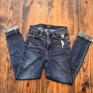Judy Blue Cropped Ankle Blue Jeans with Distressed Hem